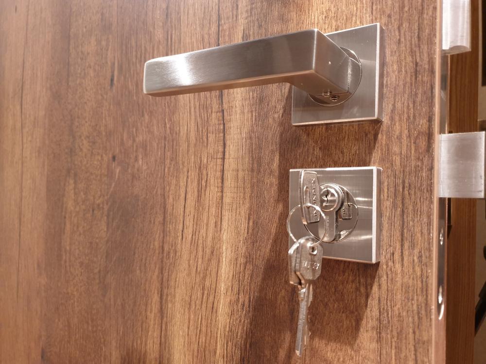 Ruột khóa 1 đầu chìa và 1 đầu vặn ovan 70mm